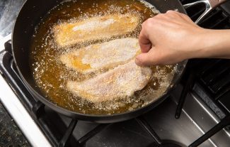 5 Teknik Menggoreng Makanan yang Sebaiknya Diketahui